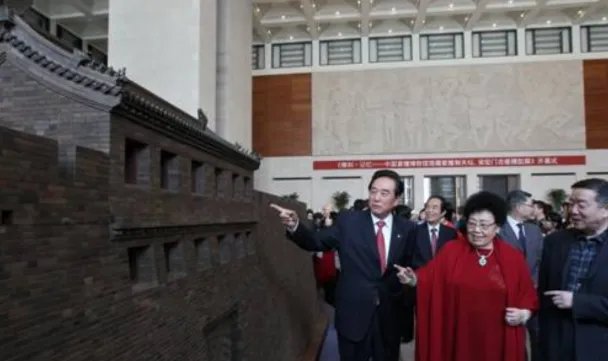 中国女首富陈丽华的现任老公是“唐僧”,那她的前夫到底是谁?