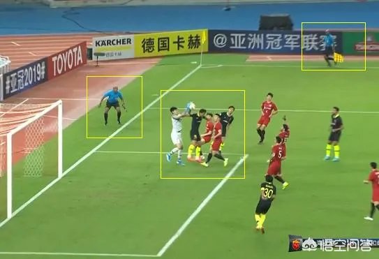 亚冠上港2-2浦和红宝石,日本的第一个进球是颜骏凌的锅还是犯规?哈桑执法公平吗?