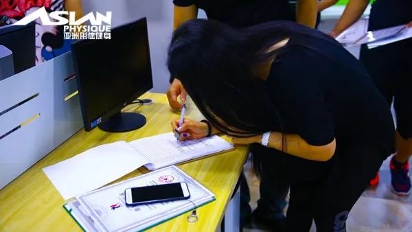 学健身教练好吗?