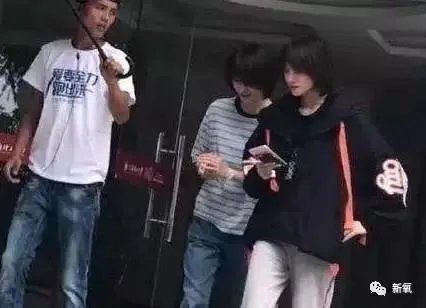 替身神似杨幂、放话称“是她整得像我”,你怎么看?