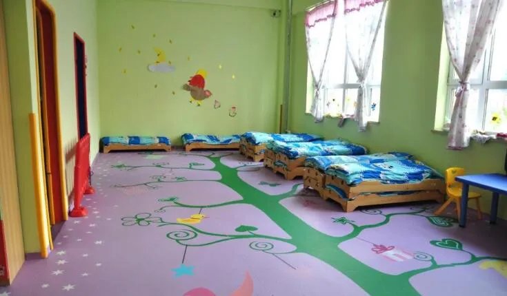 幼儿园塑胶场地的三大优势    怎样选择幼儿园塑胶地板
