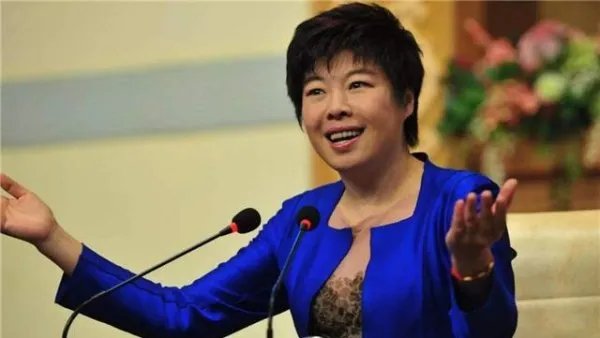 被轰下台的于丹,在跌落神坛后过得咋样了?