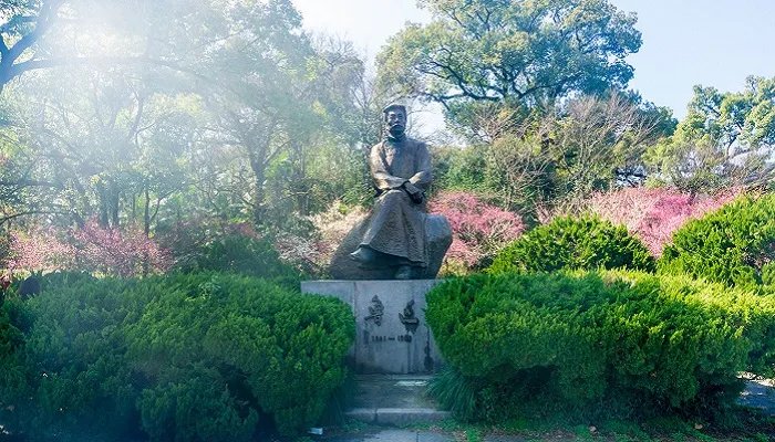 待我成尘时 你将见我的微笑 什么意思