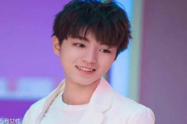 锡纸烫是什么样子 锡纸烫和纹理烫的区别