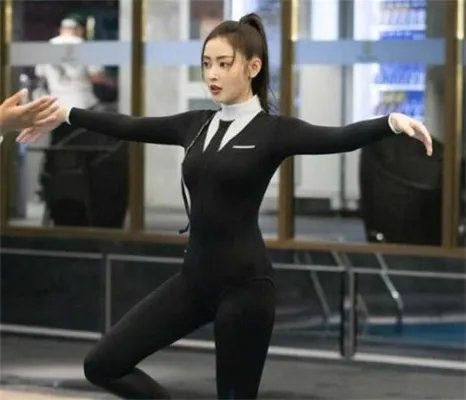 张天爱桨板瑜伽怎么回事:现场始末过程及画面详情