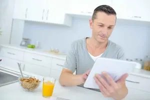 头顶生白发是什么原因呢