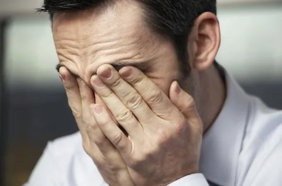 人生陷入了低谷。这句话用英语怎么说??要标准的。