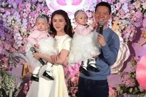 你知道李小璐的闺蜜团中还有个姜妍吗?