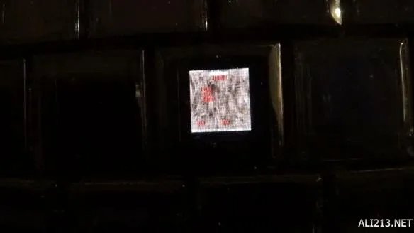 厉害了我的哥!大神用键帽当显示器玩《Doom 2》