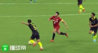 亚冠上港2-2浦和红宝石,日本的第一个进球是颜骏凌的锅还是犯规?哈桑执法公平吗?