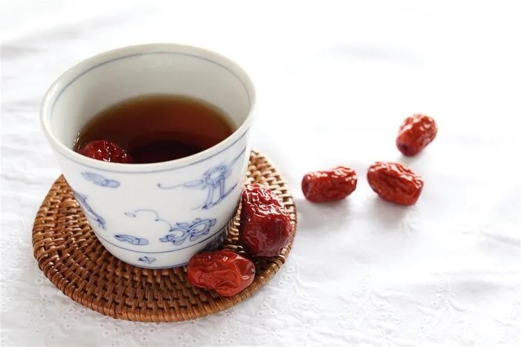 坚持喝黄芪泡水,身体能收获什么益处?和3味中药搭配效果更佳