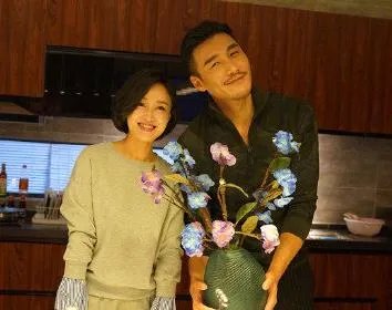 胡兵赵子琪晒结婚照引争议,赵子琪原名叫什么