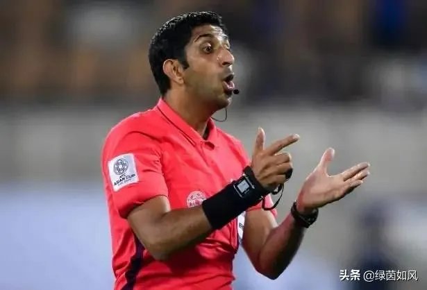 亚冠上港2-2浦和红宝石,日本的第一个进球是颜骏凌的锅还是犯规?哈桑执法公平吗?