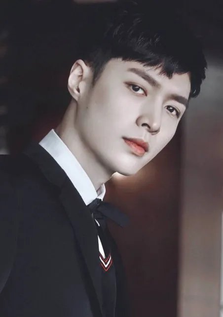将要重蹈周立波覆辙时,黄渤如何拉张艺兴一把?