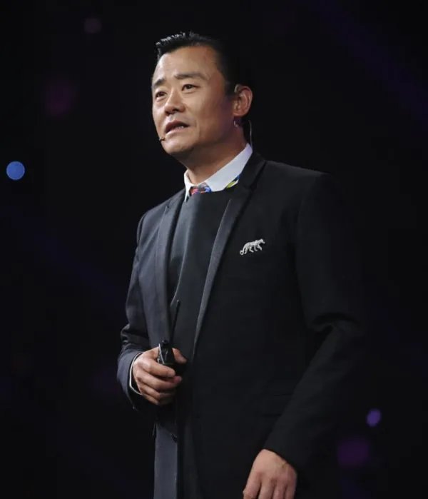 将要重蹈周立波覆辙时,黄渤如何拉张艺兴一把?