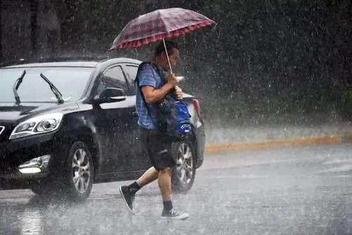 中秋假期超10省区市将有强降雨,市民出行需要注意哪些问题?