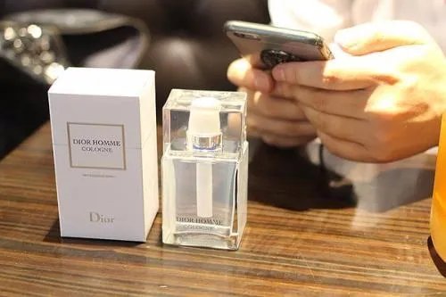 为什么范思哲的同名男士香水如此受欢迎?