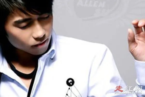 拖奶天王李炜怎么回事 托谁的奶,和苏醒前女友是真的吗