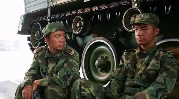 《士兵突击》中的伍六一是谁饰演的?演技如何?
