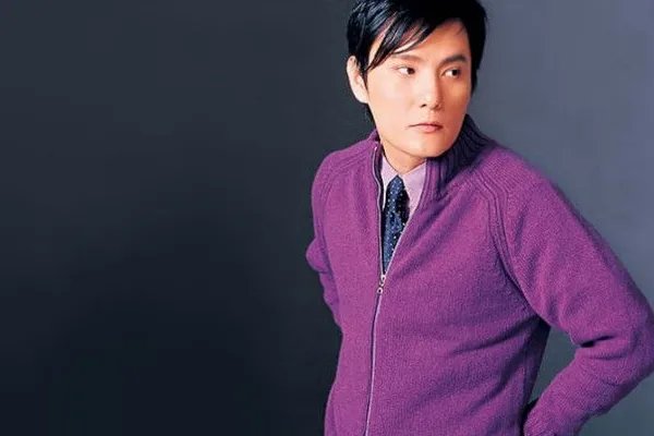 张信哲的《白月光》MV,真的有鬼影出现吗?
