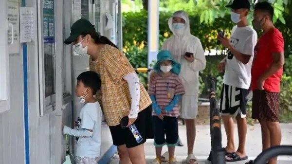 直击静态管理下的三亚:车流稀少,街上白马奔跑!三亚何时能解封?
