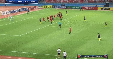 亚冠上港2-2浦和红宝石,日本的第一个进球是颜骏凌的锅还是犯规?哈桑执法公平吗?