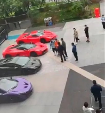 小米科技园惊现多辆千万级超跑 雷军亲自围观
