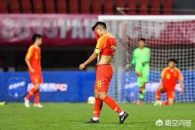 完全看不到希望！国青队0:2负于苦主泰国队！国足到底问题出在哪？