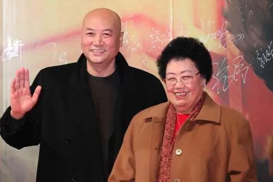 中国女首富陈丽华的现任老公是“唐僧”,那她的前夫到底是谁?