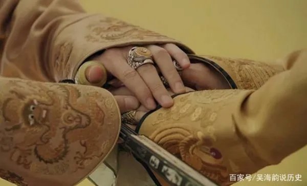 乾隆一生作诗四万首,为什么只有一首选入小学语文课本?
