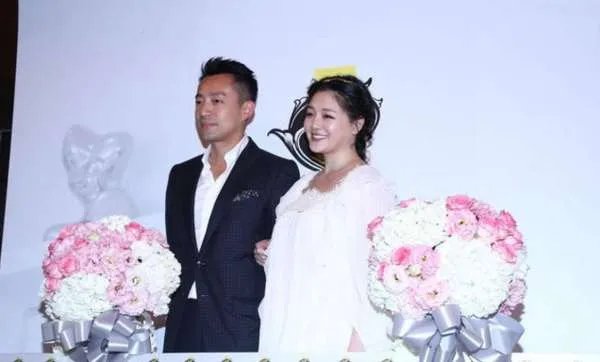 徐妈妈流泪谈女儿离婚原因,大S因汪小菲的爷们脾气过得很辛苦,你怎么看?