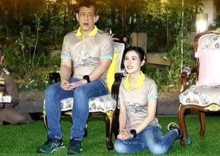 泰国国王带诗妮娜视察她曾被关监狱，诗妮娜曾遭受了怎样的委屈？