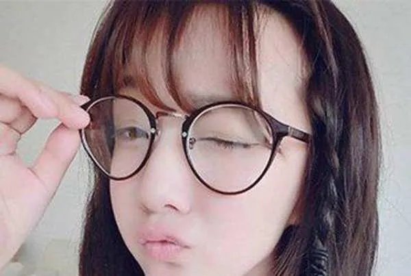 一般女生戴眼镜会对自己的颜值有什么影响?