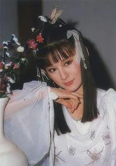 49岁演《游龙惊凤》少女红拂惊为天人，如今怎样？