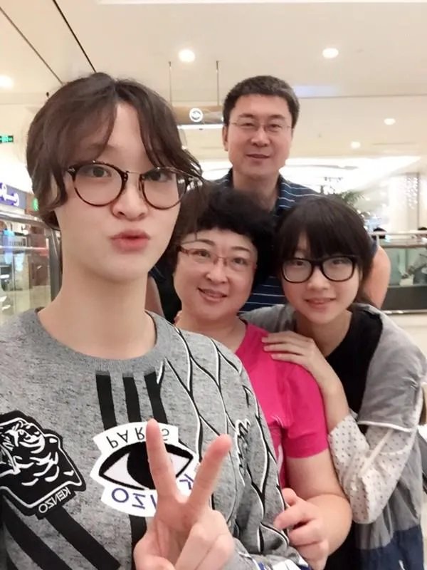女排队长惠若琪的妈妈照片