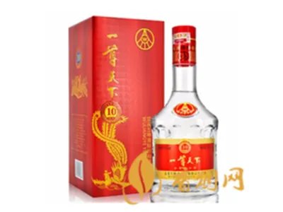 水天下白酒价格:从大环境、品牌、口感三方面探讨