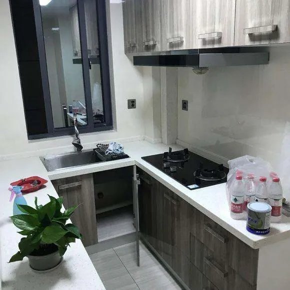 房子装修,衣柜买成品的还是订做衣柜好