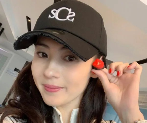 张柏芝被索赔巨额资金,谢霆锋会不会出手帮她渡过难关?