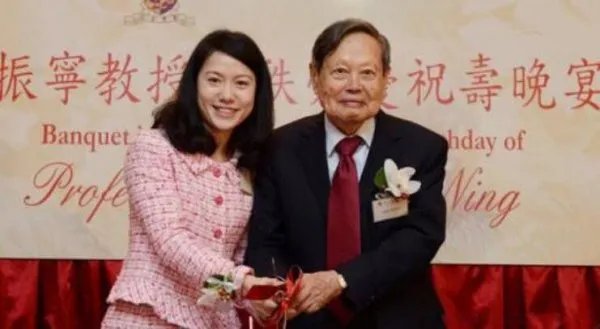翁帆为杨振宁产下一子? 喜得贵子只是谣言而已