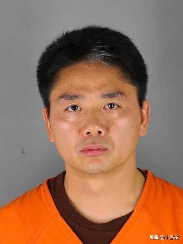 马云去年辞去阿里董事长的职务，后面刘强东等大佬相继卸任，退居幕后，这是为什么？