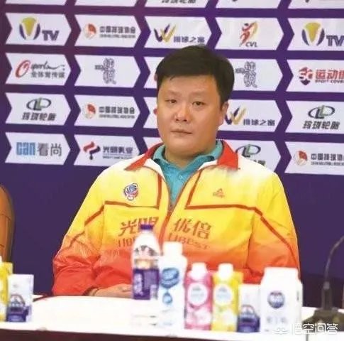 决赛第六场,对于上海女排主教练王之腾的换人问题你怎么看?