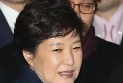 你觉得朴槿惠的执政风格到底是软弱,还是强硬?为什么?