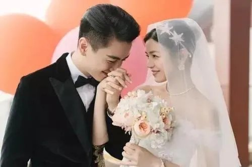 江珊嫁给了小15岁的男友张博,姐弟恋会幸福吗?
