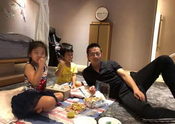 徐妈妈流泪谈女儿离婚原因,大S因汪小菲的爷们脾气过得很辛苦,你怎么看?