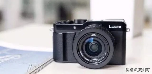 lx100m2和黑卡