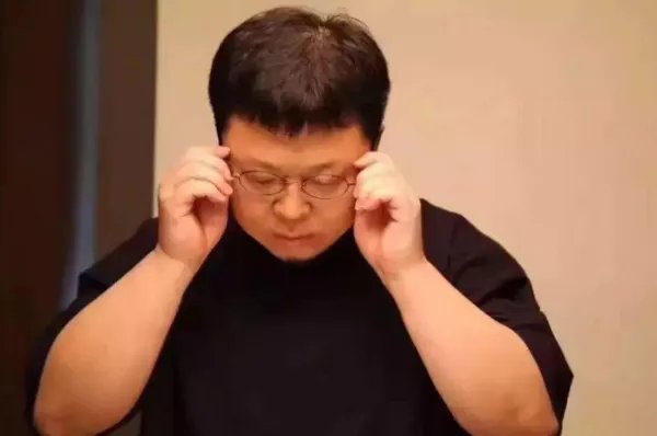 罗永浩凌晨向老同事道歉认错,职场里是否有绝对的对错?