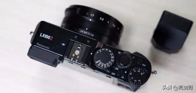 lx100m2和黑卡