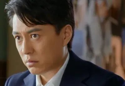靳东新剧《突围》播出后豆瓣清一色好评,老戏骨的演技是否永远值得被相信?