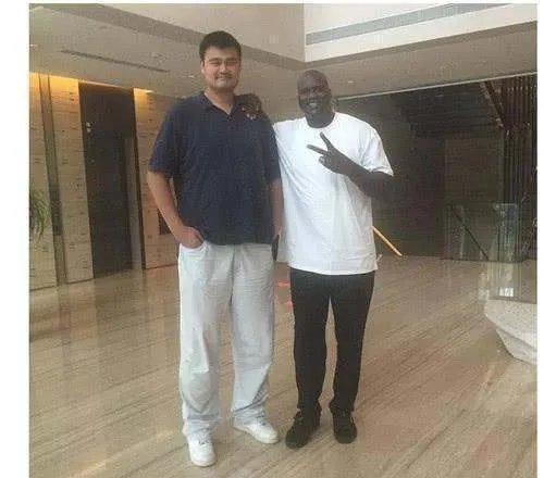 为何都说姚明是合影杀手?