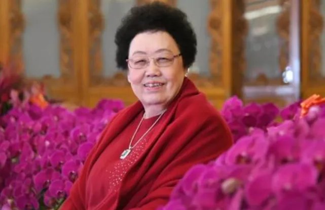 中国女首富陈丽华的现任老公是“唐僧”,那她的前夫到底是谁?
